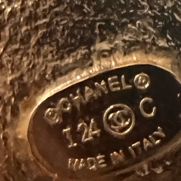 CHANEL GOLD DROPPING NEW EARRINGS NEWEST 2023-2024 CRUISE COLLECTION - Picture 16 of 16